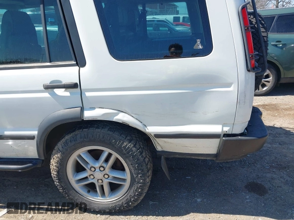 2004 Land Rover Discovery SE z VIN SALTY19484A841591, wystawiony jako IAAI lot #41846869 z przebiegiem 137 886 mil mil oraz . Historia ofert i sprzedaży dostępna na DreamBid. Obrazek 6.