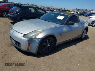 2005 Nissan 350Z Touring with VIN JN1AZ36A85M752320, listed as a IAAI auction lot 42001942 with 174,564 mi miles. Bid and sale history available at carsss.com. Image 2.