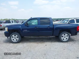 2007 Chevrolet Silverado 1500 1LT with VIN 2GCEC13J971511292, listed as a IAAI auction lot 42181818 with 239,647 mi miles and . Bid and sale history available at DreamBid. Image 14.