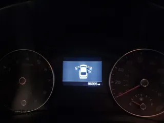 2019 Kia Forte LXS z VIN 3KPF24AD4KE061732, wystawiony jako IAAI lot #42286271 z przebiegiem 96 935 mil mil oraz . Historia ofert i sprzedaży dostępna na DreamBid. Obrazek 7.