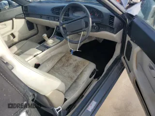 1991 Porsche 944 z VIN WP0ZZZ94ZLN431804, wystawiony jako Copart lot #73870554 z przebiegiem 131 475 mil mil oraz Szkoda całkowita • Salvage title. Historia ofert i sprzedaży dostępna na DreamBid. Obrazek 8.