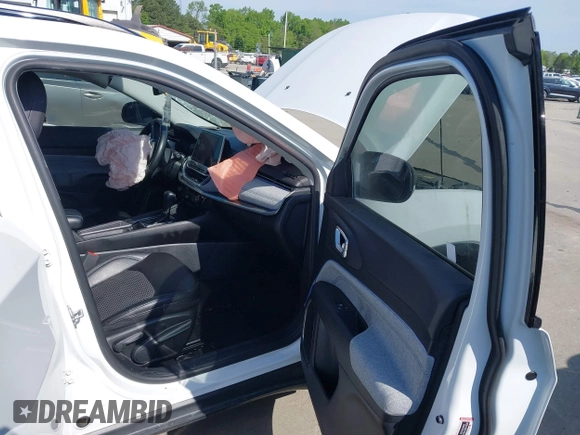 2022 Jeep Compass Latitude with VIN 3C4NJCBB1NT137963, listed as a IAAI auction lot 42027669 with 46,324 mi miles and . Bid and sale history available at DreamBid. Image 5.