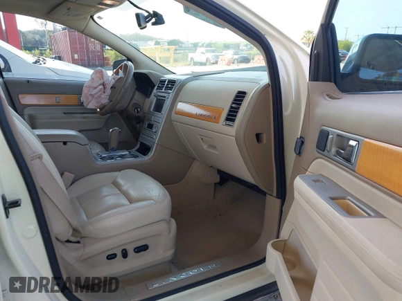 2007 Lincoln MKX with VIN 2LMDU88C77BJ33821, listed as a IAAI auction lot 42682904 with 150,877 mi miles and . Bid and sale history available at DreamBid. Image 5.