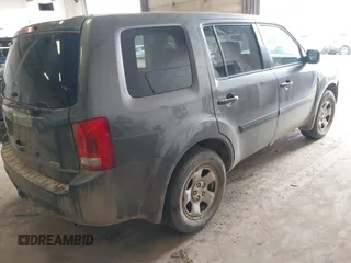 2012 Honda Pilot LX with VIN 5FNYF4H23CB015371, listed as a IAAI auction lot 41852341 with 180,000 mi miles and . Bid and sale history available at carsss.com. Image 4.
