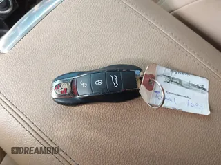 2014 Porsche Cayenne S z VIN WP1AB2A2XELA58986, wystawiony jako IAAI lot #41577501 z przebiegiem 53 672 mil mil oraz . Historia ofert i sprzedaży dostępna na DreamBid. Obrazek 11.