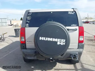 2008 Hummer H3 SUV with VIN 5GTEN13E188176887, listed as a IAAI auction lot 41849108 with 225,472 mi miles. Bid and sale history available at carsss.com. Image 15.