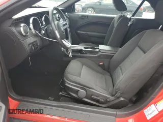 2006 Ford Mustang Standard z VIN 1ZVFT84N465105137, wystawiony jako Copart lot #57485245 z przebiegiem 84 618 mil mil oraz Szkoda całkowita • Salvage title. Historia ofert i sprzedaży dostępna na DreamBid. Obrazek 7.