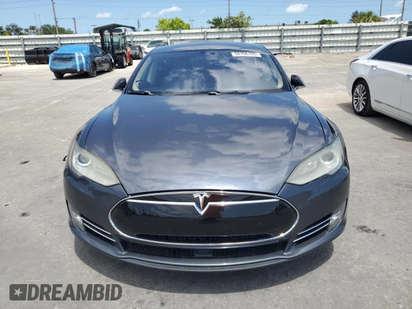 2014 Tesla Model S 60 with VIN 5YJSA1S13EFP63432, listed as a Copart auction lot 56706195 with 114,671 mi miles and Clean Title. Bid and sale history available at DreamBid. Image 5.