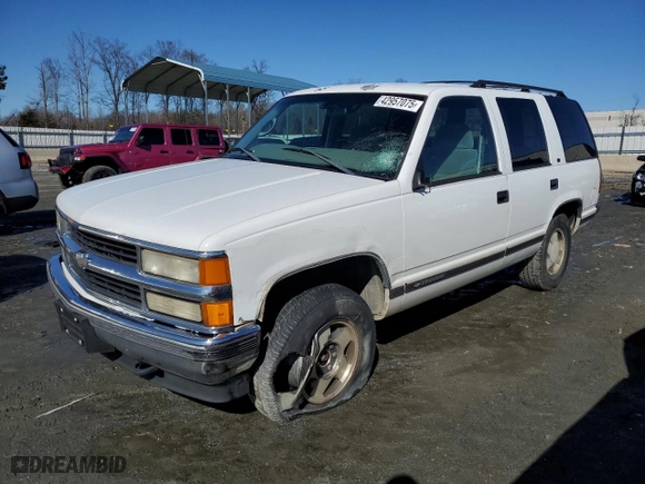 1998 Chevrolet Tahoe with VIN 1GNEK13R8WJ372101, listed as a Copart auction lot 42957075 with 174,853 mi miles and Salvage Title. Bid and sale history available at carsss.com. Image 1.