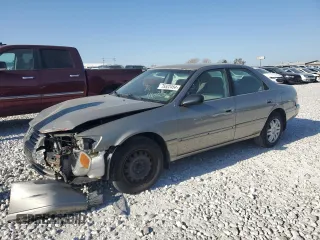 2000 Toyota Camry CE z VIN JT2BG22K1Y0462568, wystawiony jako Copart lot #75522454 z przebiegiem 287 009 mil mil oraz Szkoda całkowita • Salvage title. Historia ofert i sprzedaży dostępna na DreamBid. Obrazek 1.