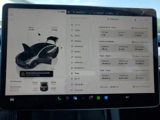 2023 Tesla Model 3 z VIN 5YJ3E1EA1PF547070, wystawiony jako Copart lot #55793205 z przebiegiem 38 591 mil mil oraz Szkoda całkowita • Salvage title. Historia ofert i sprzedaży dostępna na DreamBid. Obrazek 9.
