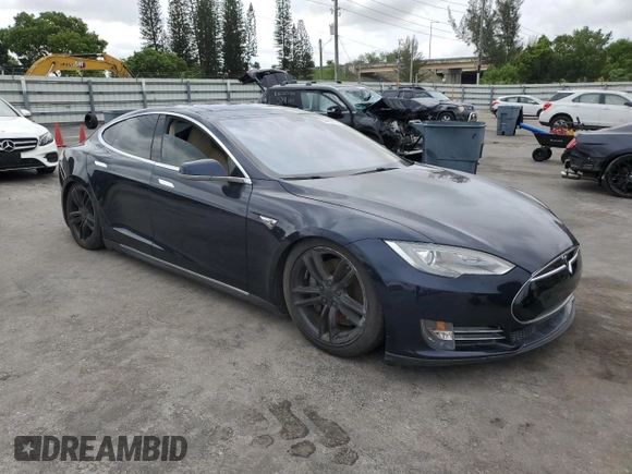 2014 Tesla Model S 60 with VIN 5YJSA1H16EFP51363, listed as a Copart auction lot 59960075 with 106,338 mi miles and Clean title. Bid and sale history available at DreamBid. Image 4.