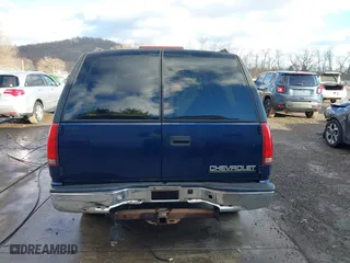 1998 Chevrolet Tahoe with VIN 1GNEK13RXWJ372276, listed as a IAAI auction lot 41458359 with 229,582 mi miles. Bid and sale history available at carsss.com. Image 17.