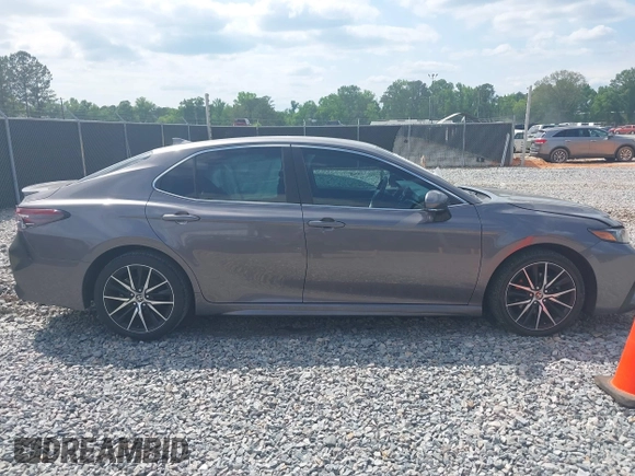 2022 Toyota Camry SE z VIN 4T1T11AK5NU701354, wystawiony jako IAAI lot #42135026 z przebiegiem 173 208 mil mil oraz . Historia ofert i sprzedaży dostępna na DreamBid. Obrazek 13.