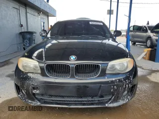 2013 BMW 1 Series 128i z VIN WBAUP7C54DVP25748, wystawiony jako Copart lot #62536075 z przebiegiem 187 591 mil mil oraz Czysty tytuł • Clean title. Historia ofert i sprzedaży dostępna na DreamBid. Obrazek 5.