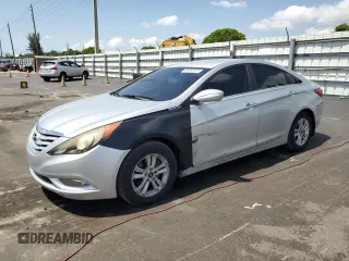 2013 Hyundai Sonata GLS z VIN 5NPEB4AC4DH625803, wystawiony jako Copart lot #56882875 z przebiegiem 96 740 mil mil oraz Nie do naprawy. Historia ofert i sprzedaży dostępna na DreamBid. Obrazek 1.