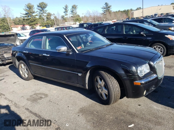 2005 Chrysler 300 300C AWD z VIN 2C3AK63H65H671814, wystawiony jako Copart lot #82867974 z przebiegiem 153 186 mil mil oraz Nie do naprawy. Historia ofert i sprzedaży dostępna na DreamBid. Obrazek 4.