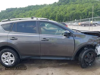 2015 Toyota RAV4 LE z VIN JTMBFREV8FJ039910, wystawiony jako IAAI lot #42423920 z przebiegiem 14 362 mil mil oraz . Historia ofert i sprzedaży dostępna na DreamBid. Obrazek 14.