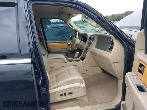 2009 Lincoln Navigator with VIN 5LMFU28529EJ01821, listed as a IAAI auction lot 42658727 with 130,855 mi miles and . Bid and sale history available at DreamBid. Image 5.