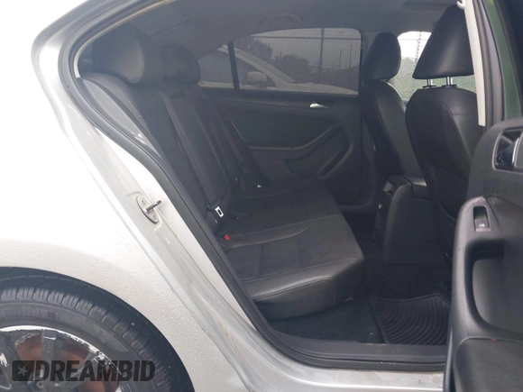 2011 Volkswagen Jetta SE with VIN 3VWDZ7AJXBM034726, listed as a IAAI auction lot 42430198 with 151,165 mi miles and . Bid and sale history available at DreamBid. Image 8.