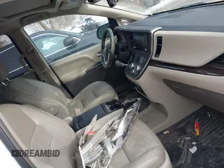 2018 Toyota Sienna XLE with VIN 5TDDZ3DC2JS191352, listed as a IAAI auction lot 41458248 with 143,664 mi miles. Bid and sale history available at carsss.com. Image 5.