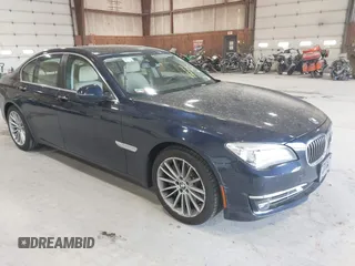 2013 BMW 7 Series 750i xDrive z VIN WBAYB6C51DD224011, wystawiony jako IAAI lot #42170998 z przebiegiem 79 482 mil mil oraz . Historia ofert i sprzedaży dostępna na DreamBid. Obrazek 1.
