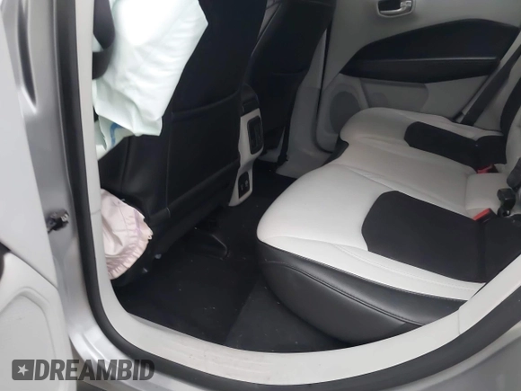 2018 Jeep Compass Altitude with VIN 3C4NJDBB5JT259158, listed as a IAAI auction lot 41752829 with 71,008 mi miles and . Bid and sale history available at carsss.com. Image 8.