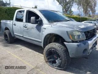 2006 Nissan Titan SE z VIN 1N6AA07A96N548619, wystawiony jako IAAI lot #41933139 z przebiegiem 158 013 mil mil oraz . Historia ofert i sprzedaży dostępna na DreamBid. Obrazek 1.