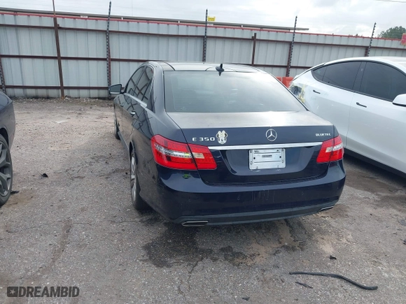 2011 Mercedes-Benz E-Class E 350 Luxury BlueTEC with VIN WDDHF2EB2BA347338, listed as a IAAI auction lot 41684719 with 177,792 mi miles. Bid and sale history available at carsss.com. Image 3.