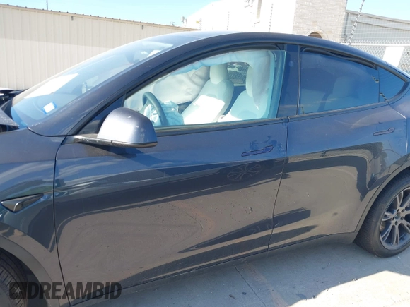 2024 Tesla Model Y Long Range with VIN 7SAYGDEE3RA321734, listed as a IAAI auction lot 40825378 with 4,440 mi miles and . Bid and sale history available at DreamBid. Image 14.