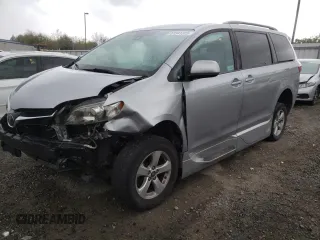 2018 Toyota Sienna LE Auto Access Seat with VIN 5TDKZ3DC6JS944274, listed as a Copart auction lot 51341315 with 49,036 mi miles and Salvage Title. Bid and sale history available at DreamBid. Image 1.