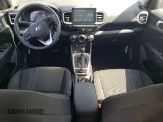 2023 Hyundai Venue SEL z VIN KMHRC8A30PU221599, wystawiony jako Copart lot #55040855 z przebiegiem 10 753 mil mil oraz Szkody całkowita. Historia ofert i sprzedaży dostępna na DreamBid. Obrazek 8.