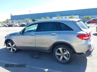 2019 Mercedes-Benz GLC 300 z VIN WDC0G4KB9KF606523, wystawiony jako IAAI lot #42301376 z przebiegiem 61 961 mil mil oraz . Historia ofert i sprzedaży dostępna na DreamBid. Obrazek 14.