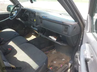 2000 Chevrolet Silverado 1500 with VIN 1GCEC14V2YE369725, listed as a IAAI auction lot 42088751 with 390,344 mi miles. Bid and sale history available at carsss.com. Image 5.