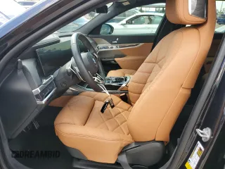2024 BMW 7 Series 740i z VIN WBA23EH00RCP83346, wystawiony jako Copart lot #74360314 z przebiegiem Nie podano mil oraz Nie do naprawy • Non repairable. Historia ofert i sprzedaży dostępna na DreamBid. Obrazek 7.