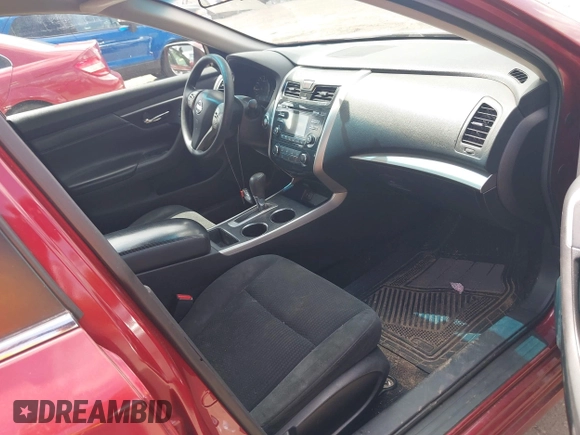 2015 Nissan Altima 2.5 z VIN 1N4AL3AP2FN886302, wystawiony jako IAAI lot #42178436 z przebiegiem 236 061 mil mil oraz . Historia ofert i sprzedaży dostępna na DreamBid. Obrazek 5.