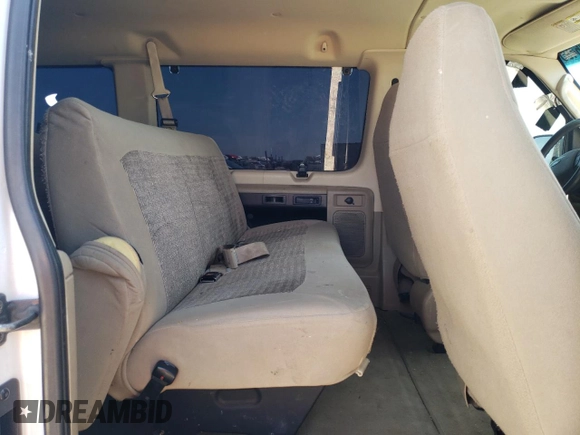 2005 Ford Econoline Passenger XL z VIN 1FBSS31L85HB18484, wystawiony jako Copart lot #54006495 z przebiegiem 109 177 mil mil oraz Szkoda całkowita • Salvage title. Historia ofert i sprzedaży dostępna na DreamBid. Obrazek 11.