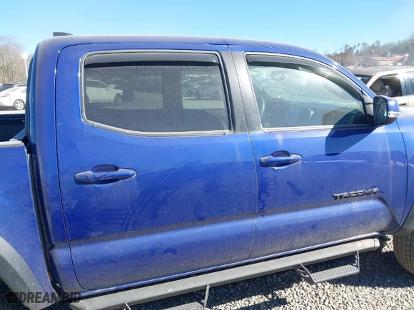 2022 Toyota Tacoma 4WD SR with VIN 3TMCZ5AN5NM470491, listed as a IAAI auction lot 41674476 with NaN miles. Bid and sale history available at carsss.com. Image 14.