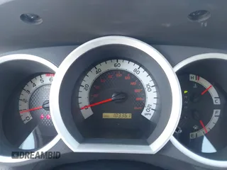 2014 Toyota Tacoma PreRunner z VIN 3TMJU4GN8EM160522, wystawiony jako IAAI lot #42207788 z przebiegiem 103 361 mil mil oraz . Historia ofert i sprzedaży dostępna na DreamBid. Obrazek 7.