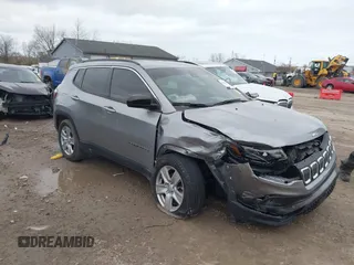 2022 Jeep Compass Latitude with VIN 3C4NJDBB5NT216798, listed as a IAAI auction lot 42042804 with 42,781 mi miles and . Bid and sale history available at DreamBid. Image 1.