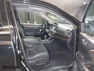 2015 Toyota Highlander Limited with VIN 5TDDKRFH1FS176008, listed as a IAAI auction lot 41917867 with 271,362 mi miles. Bid and sale history available at carsss.com. Image 5.