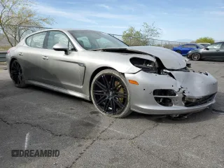2013 Porsche Panamera S z VIN WP0AB2A76DL060102, wystawiony jako Copart lot #55349795 z przebiegiem 108 928 mil mil oraz Szkoda całkowita • Salvage title. Historia ofert i sprzedaży dostępna na DreamBid. Obrazek 4.