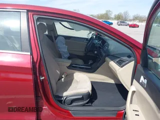 2015 Hyundai Sonata SE z VIN 5NPE24AF5FH146951, wystawiony jako IAAI lot #42037719 z przebiegiem 100 784 mil mil oraz . Historia ofert i sprzedaży dostępna na DreamBid. Obrazek 5.