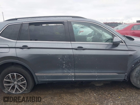 2020 Volkswagen Tiguan SE with VIN 3VV3B7AX0LM121061, listed as a IAAI auction lot 41881541 with 60,315 mi miles and . Bid and sale history available at DreamBid. Image 13.