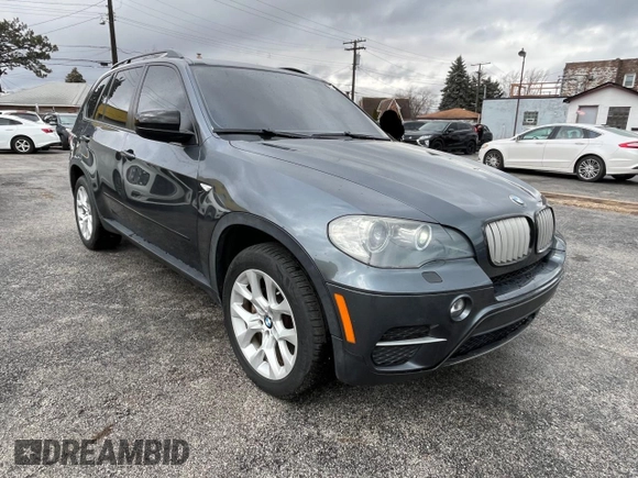 2011 BMW X5 35i with VIN 5UXZV4C58BL401755, listed as a Copart auction lot 49190535 with 104,082 mi miles and Clean Title. Bid and sale history available at carsss.com. Image 1.