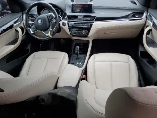 2020 BMW X1 xDrive28i z VIN WBXJG9C00L5R78587, wystawiony jako Copart lot #55016805 z przebiegiem 53 275 mil mil oraz Szkoda całkowita • Salvage title. Historia ofert i sprzedaży dostępna na DreamBid. Obrazek 8.