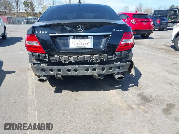 2013 Mercedes-Benz C 300 Sport z VIN WDDGF8AB1DR262578, wystawiony jako IAAI lot #41828966 z przebiegiem 176 190 mil mil oraz . Historia ofert i sprzedaży dostępna na DreamBid. Obrazek 21.
