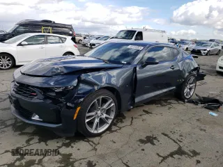 2022 Chevrolet Camaro 2LT with VIN 1G1FD1RX5N0111809, listed as a Copart auction lot 43728353 with 10,474 mi miles. Bid and sale history available at carsss.com. Image 1.