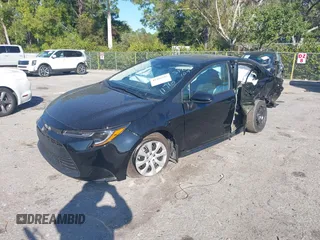 2025 Toyota Corolla LE z VIN 5YFB4MDE8SP241176, wystawiony jako IAAI lot #41316242 z przebiegiem 2063 mil mil oraz . Historia ofert i sprzedaży dostępna na DreamBid. Obrazek 2.