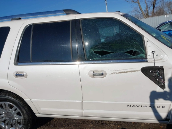 2013 Lincoln Navigator z VIN 5LMJJ2H57DEL08622, wystawiony jako IAAI lot #41759357 z przebiegiem 157 131 mil mil oraz . Historia ofert i sprzedaży dostępna na DreamBid. Obrazek 13.